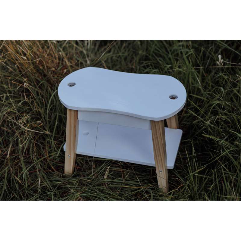 By Astrup Skammel til Opbevaring og Styling af Kæpheste