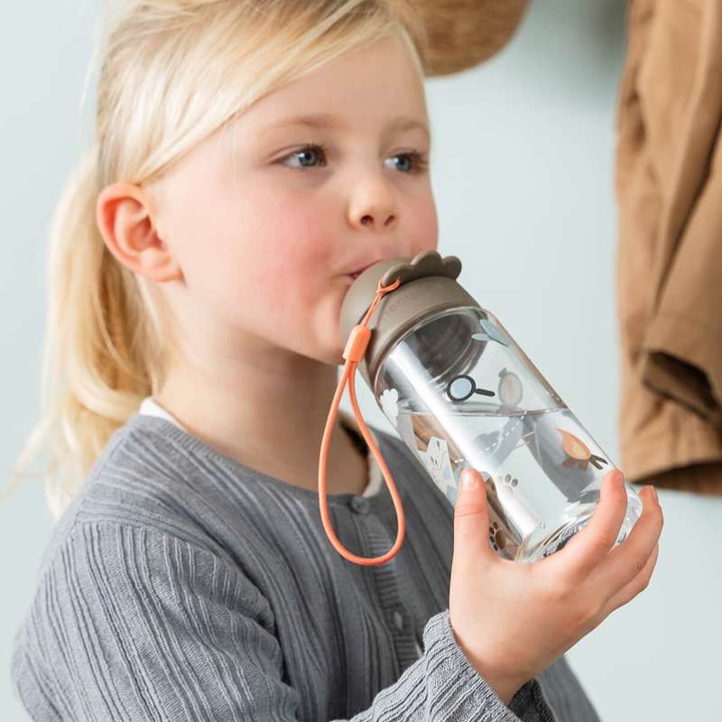 Done by Deer Drikkedunk m. Sugerør - Tiny Trails - 350ml - Sand